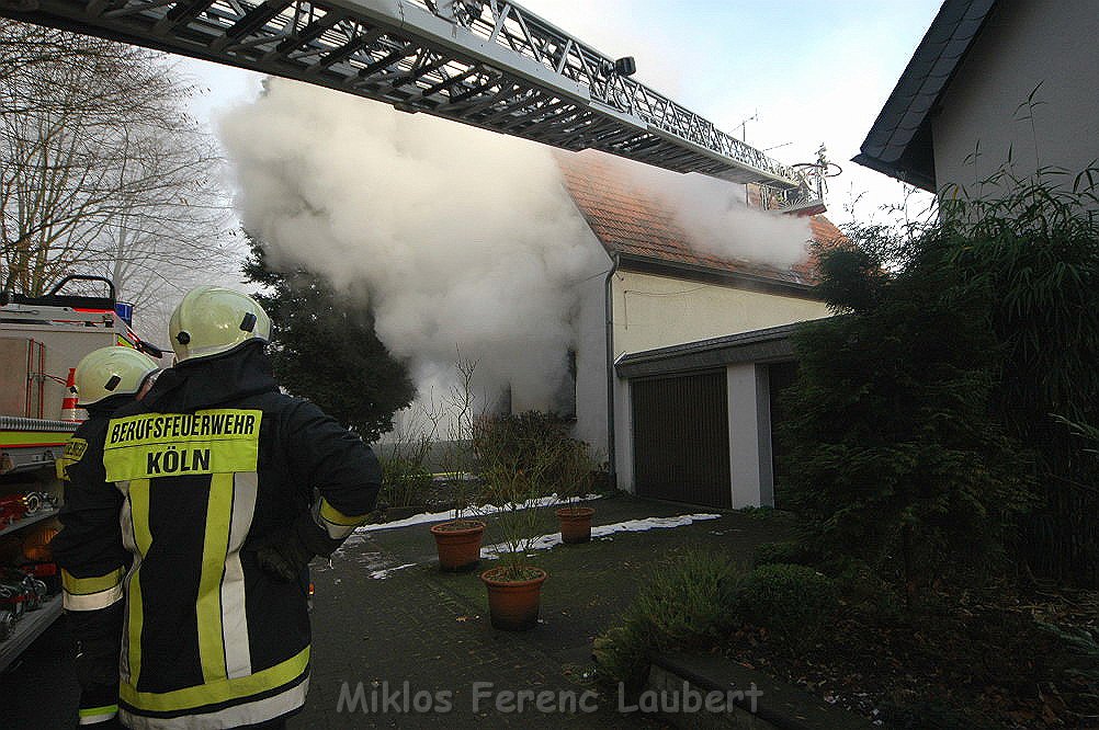 Feuer Einfamilienhaus Koeln Suerth Rotdornallee P20.jpg